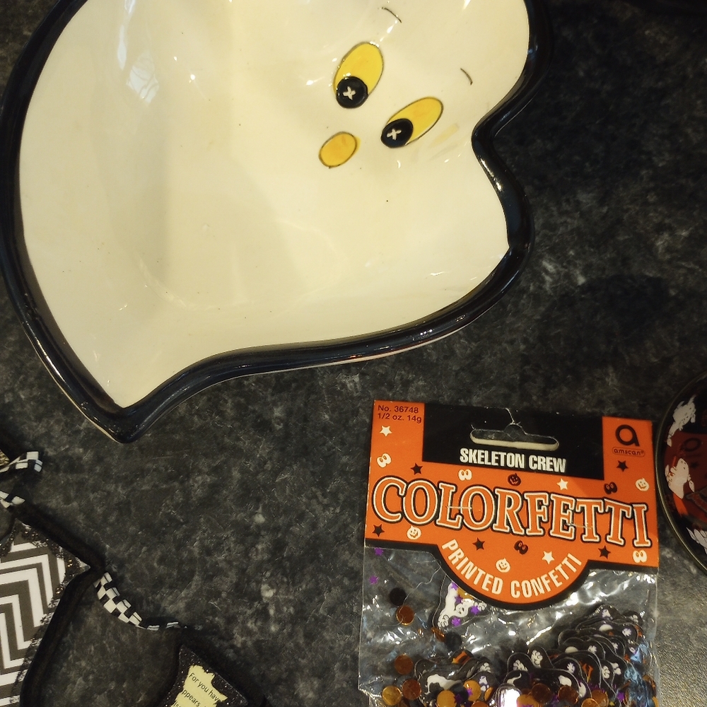 Halloween decor lot ghost candy dish banner pumpkin salt pepper shakers confetti - Picture 2 of 6